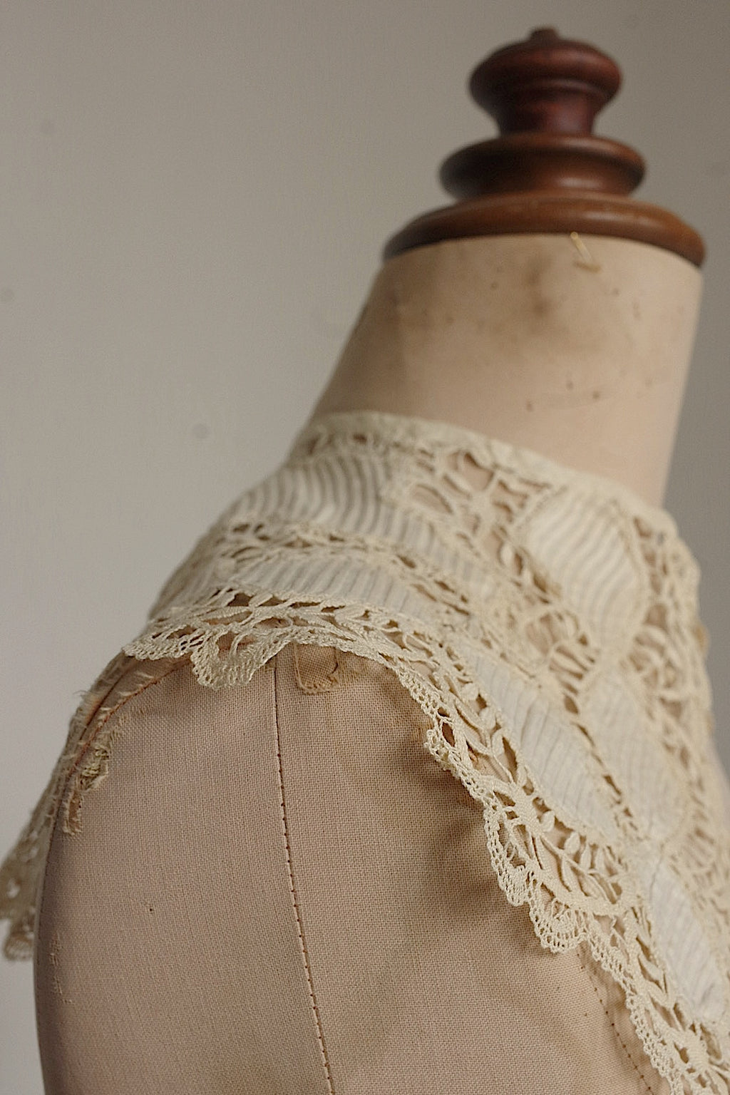 Antique Lace (dentelle ancienne) Collar 2