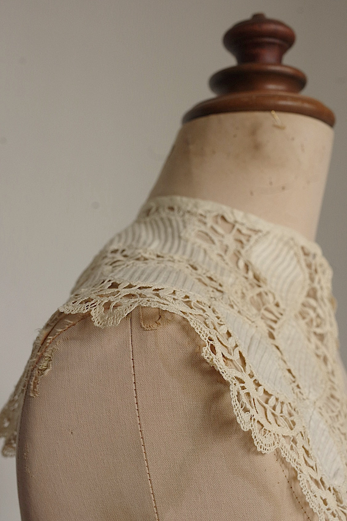 Antique Lace (dentelle ancienne) Collar 2