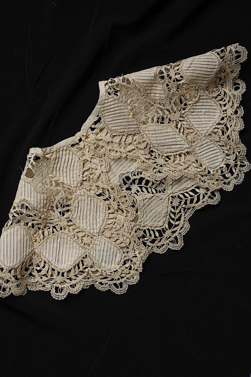 Antique Lace (dentelle ancienne) Collar 2