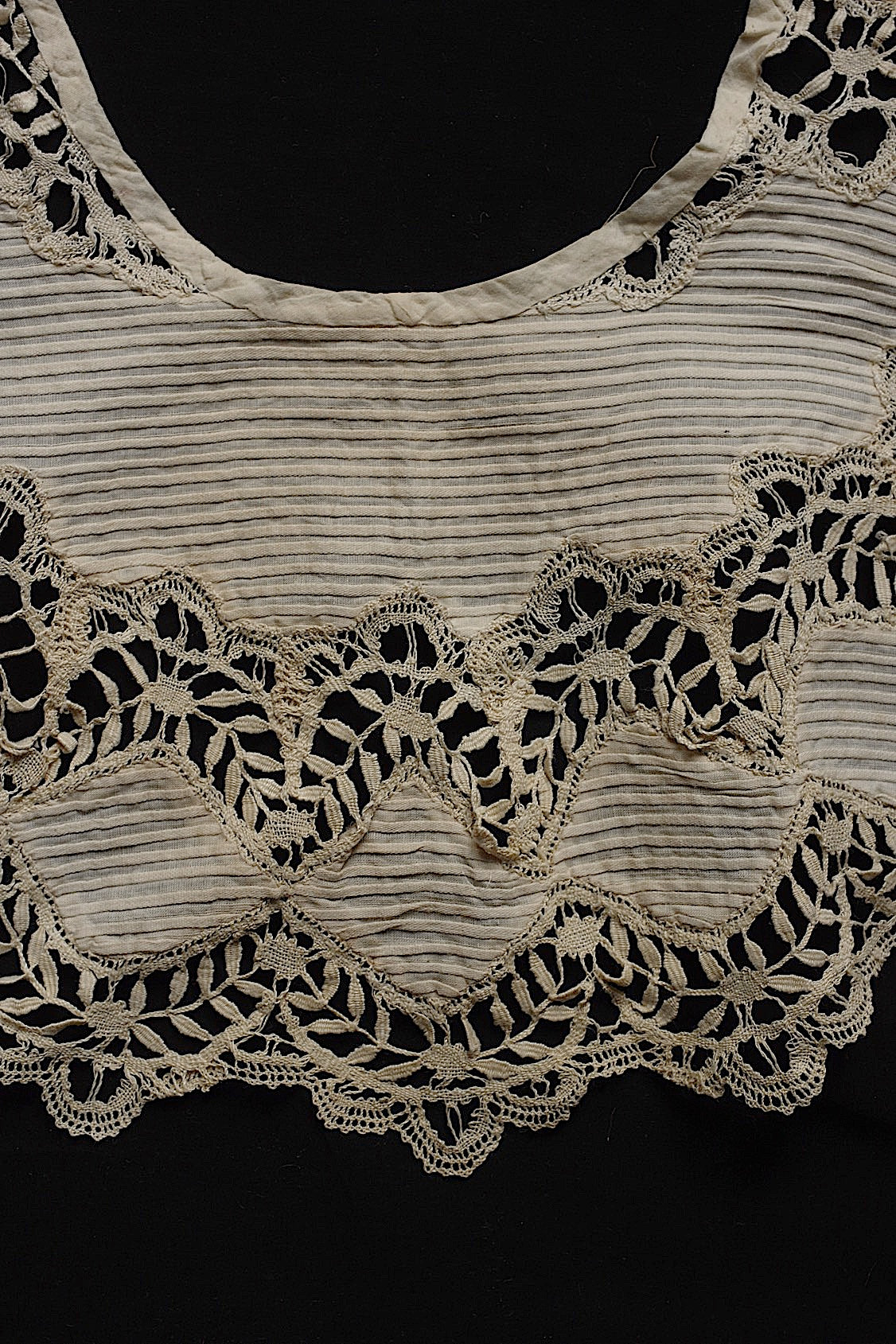 Antique Lace (dentelle ancienne) Collar 2