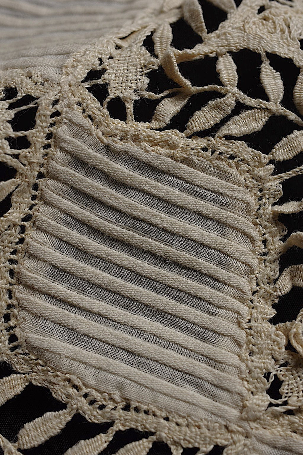 Antique Lace (dentelle ancienne) Collar 2