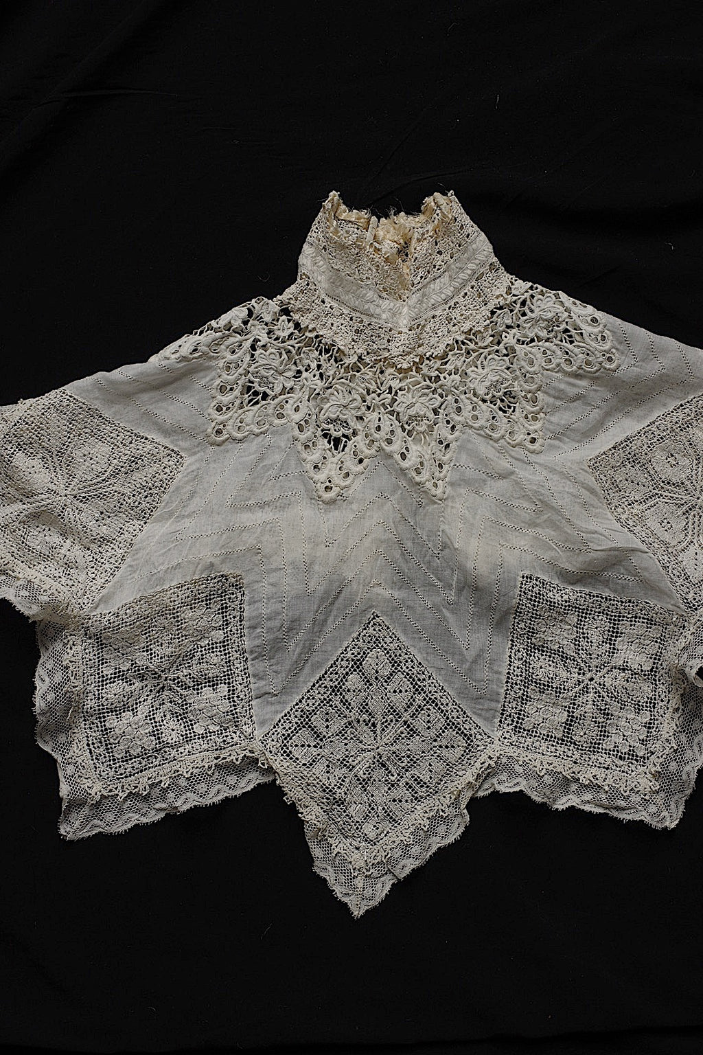 Antique Lace (dentelle ancienne) Collar 3