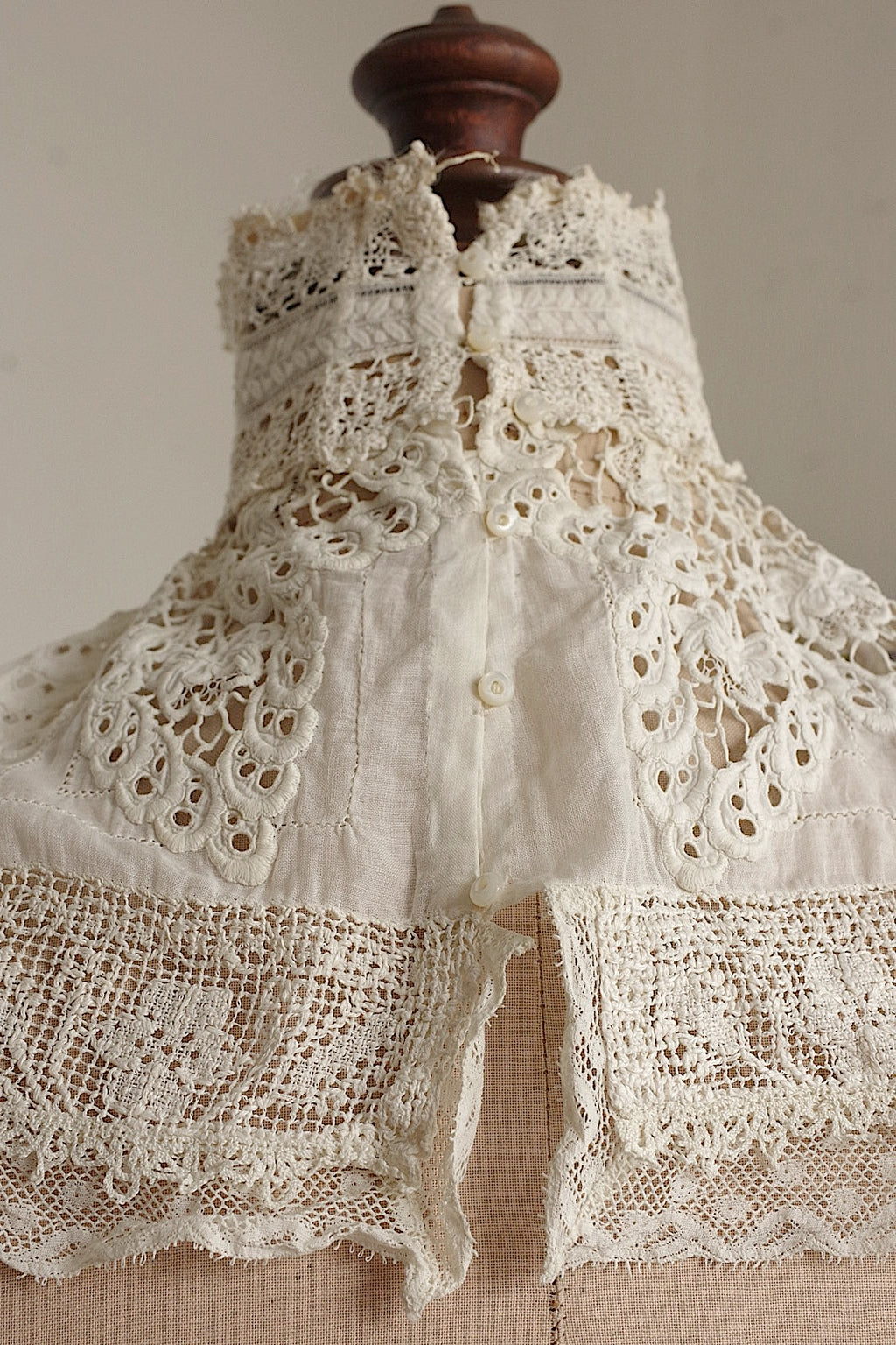 Antique Lace (dentelle ancienne) Collar 3
