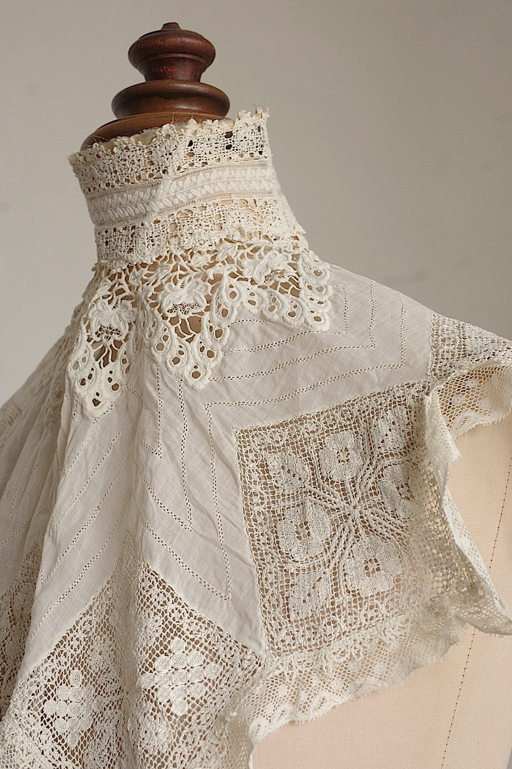 Antique Lace (dentelle ancienne) Collar 3