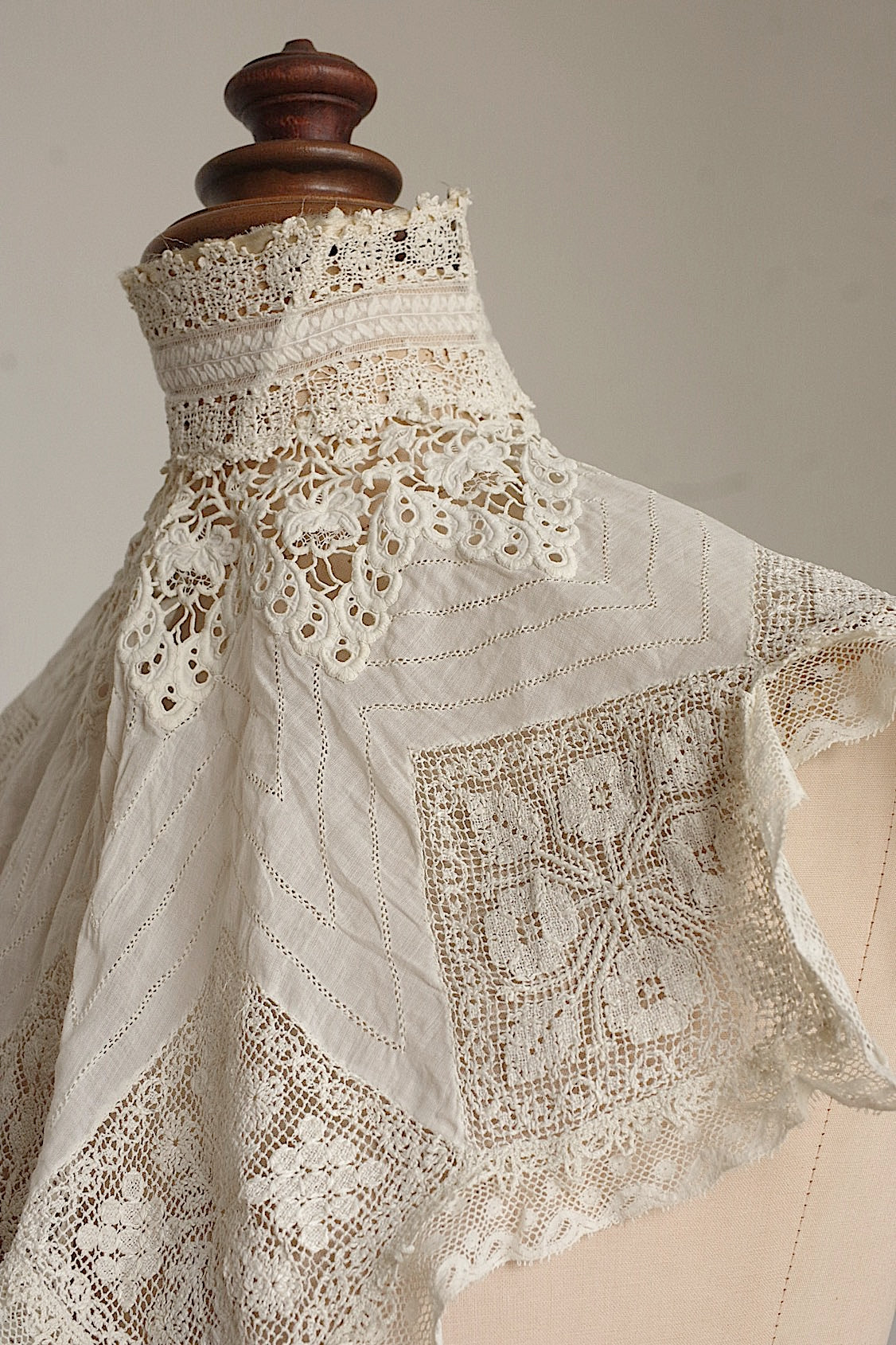 Antique Lace (dentelle ancienne) Collar 3