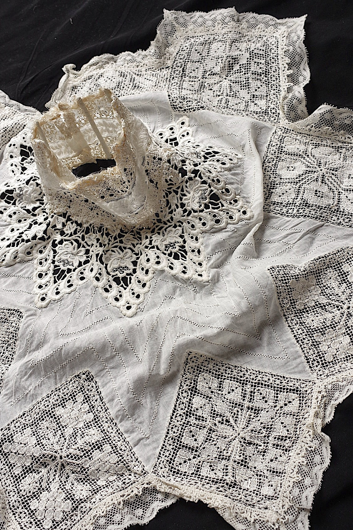 Antique Lace (dentelle ancienne) Collar 3