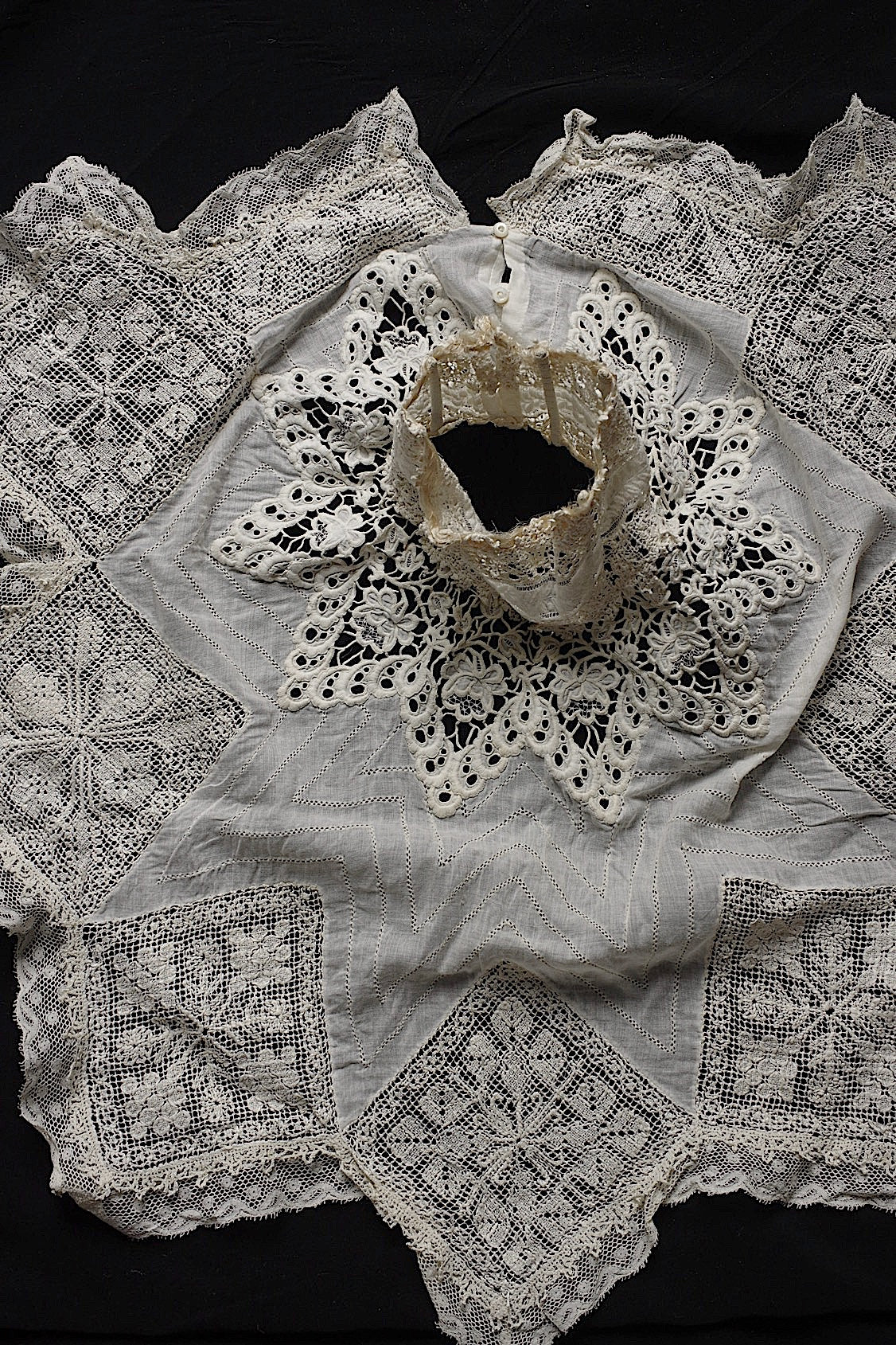 Antique Lace (dentelle ancienne) Collar 3