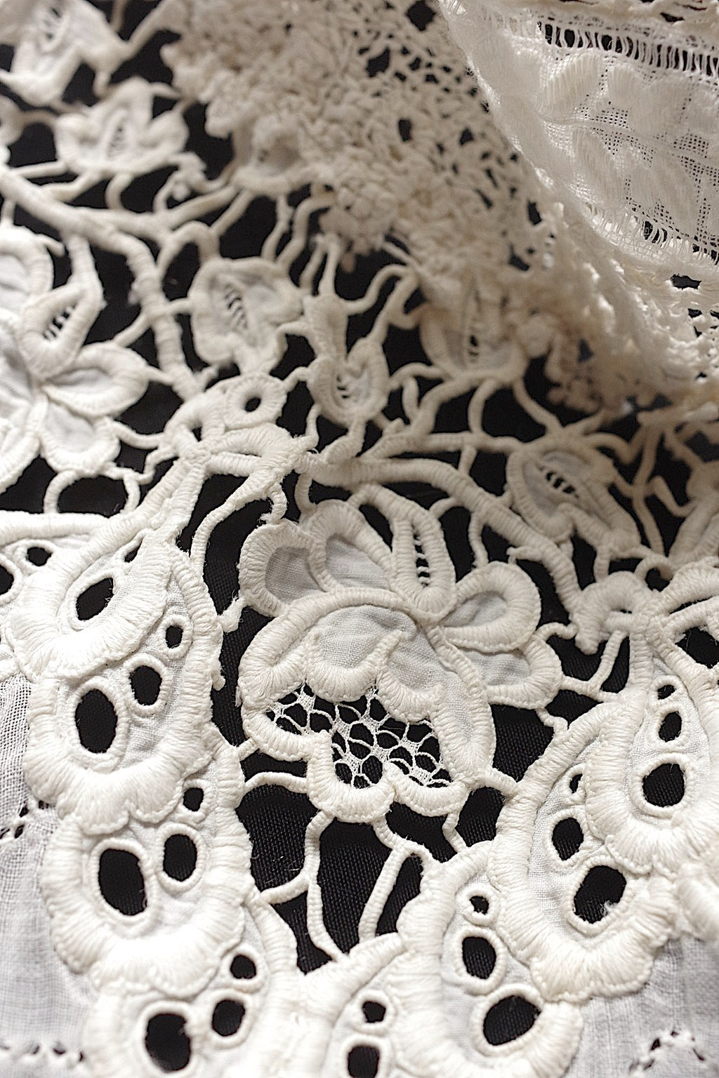 Antique Lace (dentelle ancienne) Collar 3