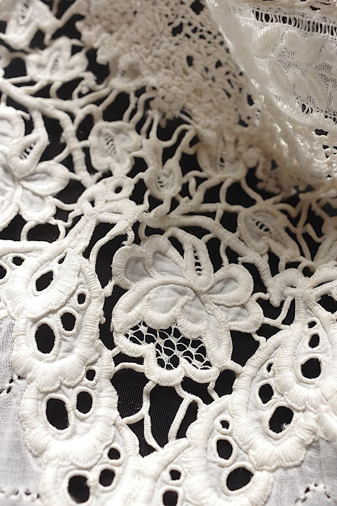 Antique Lace (dentelle ancienne) Collar 3
