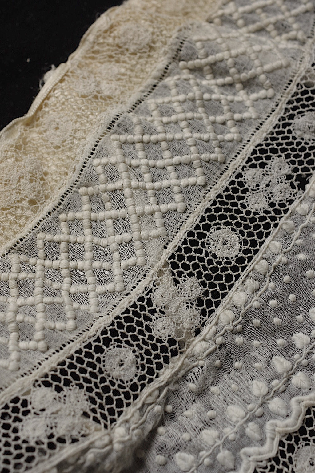 Antique Lace (dentelle ancienne) Collar 4
