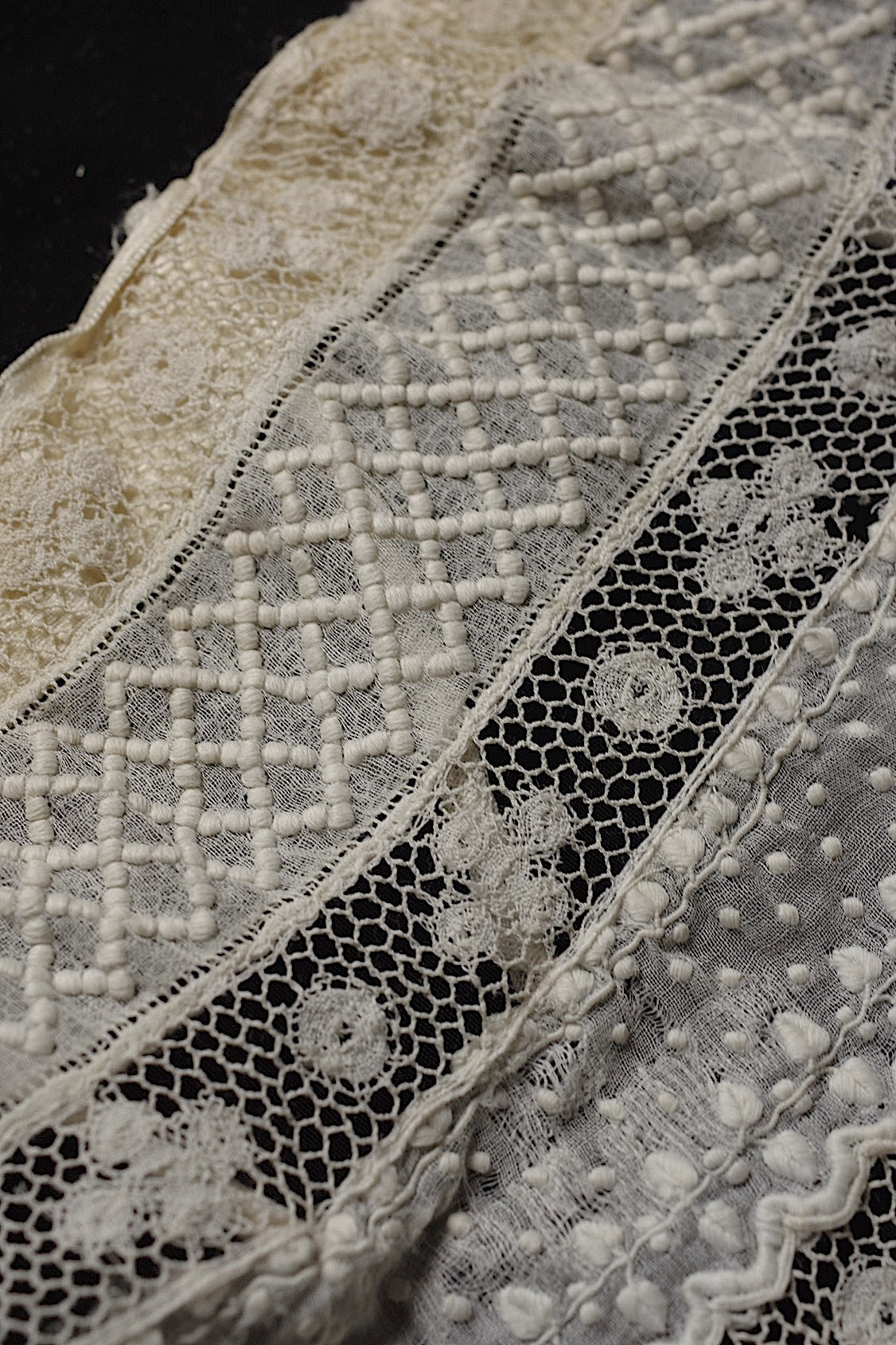 Antique Lace (dentelle ancienne) Collar 4