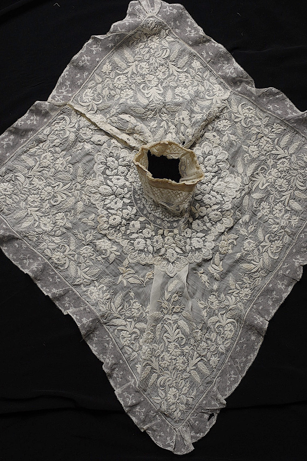 Antique Lace (dentelle ancienne) Collar 4