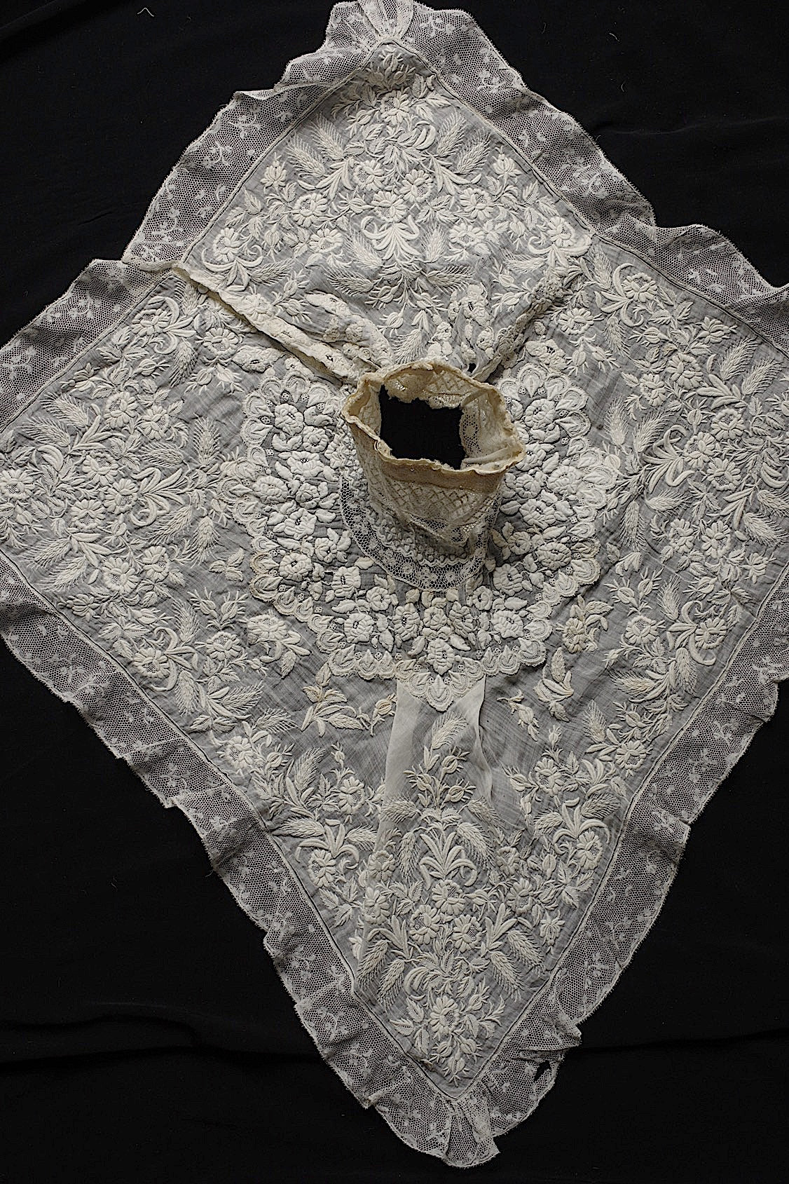 Antique Lace (dentelle ancienne) Collar 4