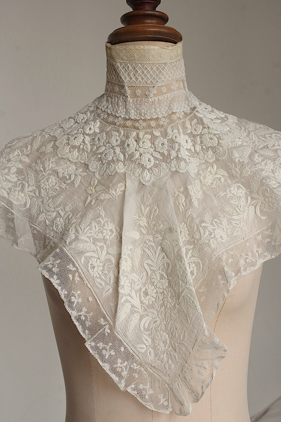 Antique Lace (dentelle ancienne) Collar 4