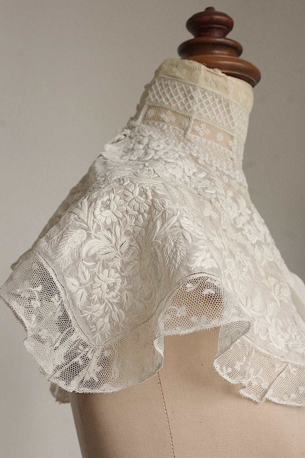 Antique Lace (dentelle ancienne) Collar 4