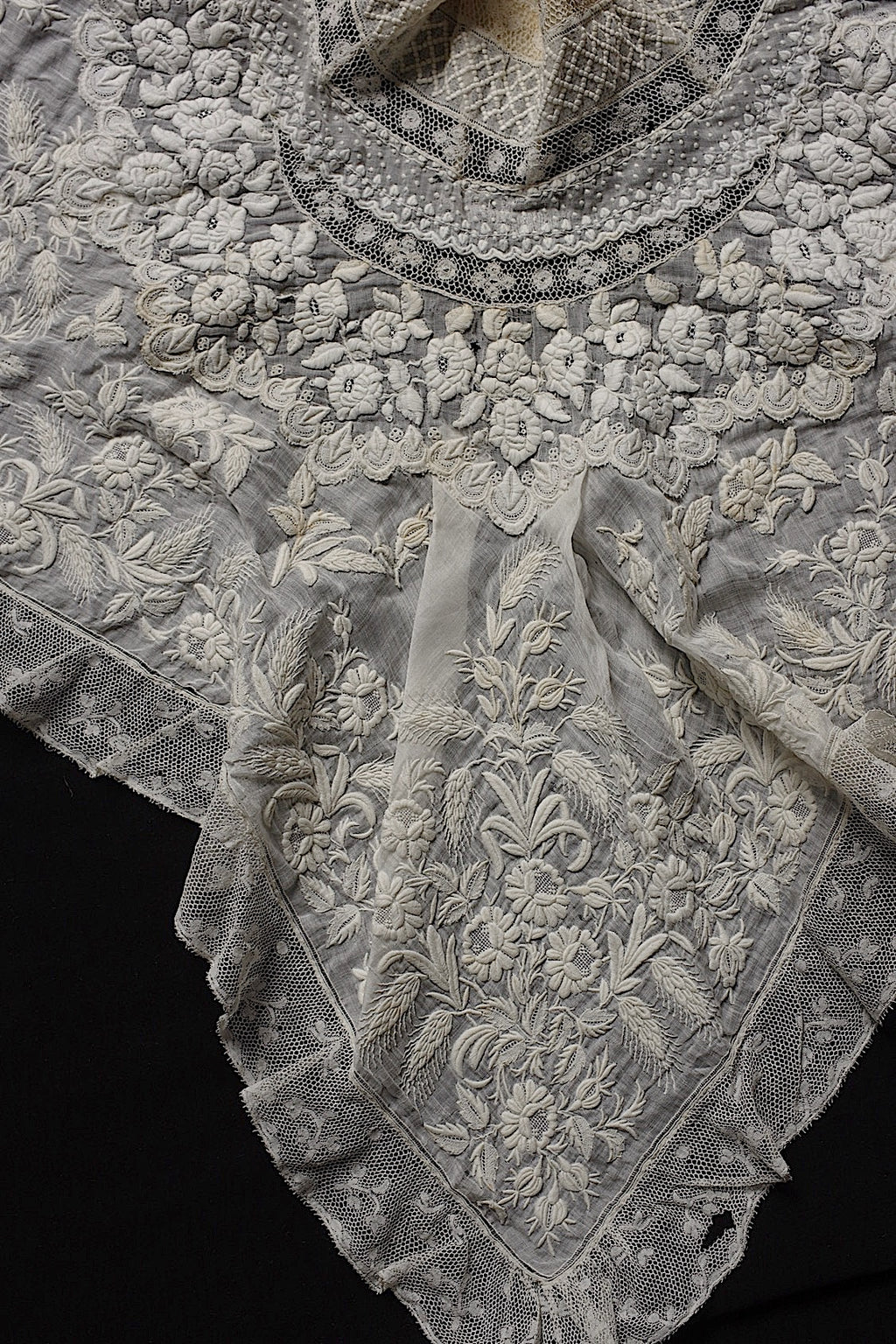 Antique Lace (dentelle ancienne) Collar 4