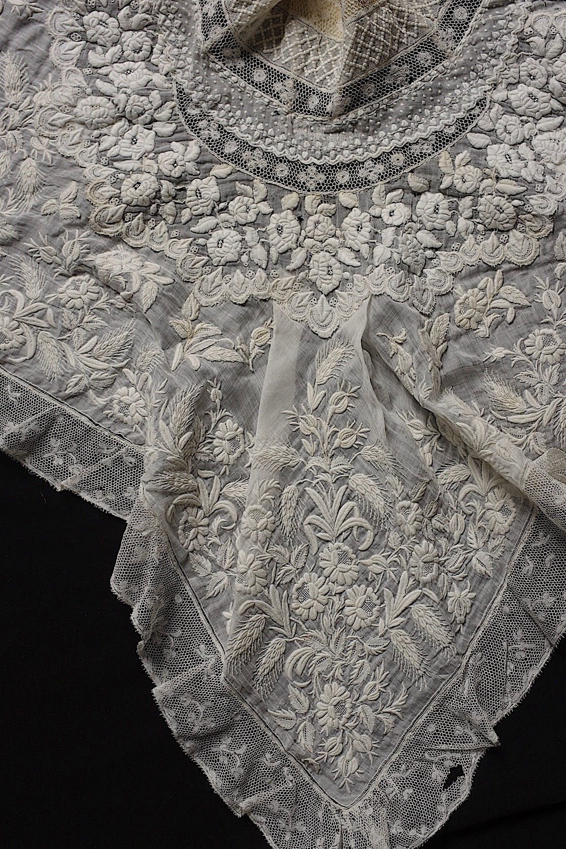 Antique Lace (dentelle ancienne) Collar 4