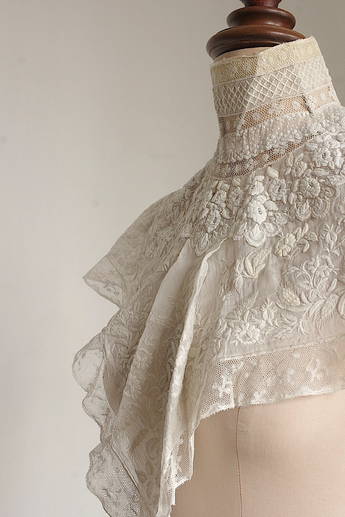 Antique Lace (dentelle ancienne) Collar 4