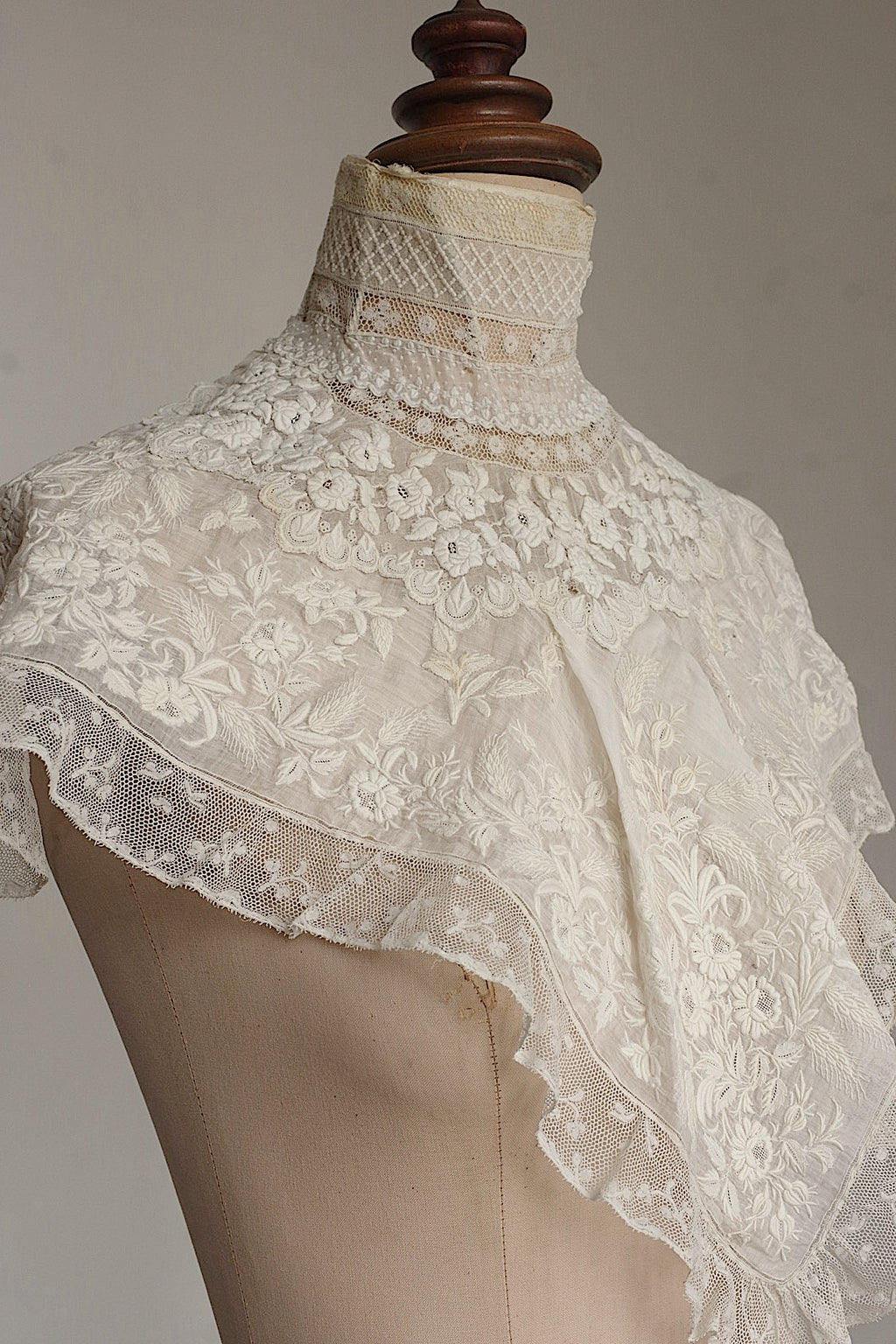 Antique Lace (dentelle ancienne) Collar 4