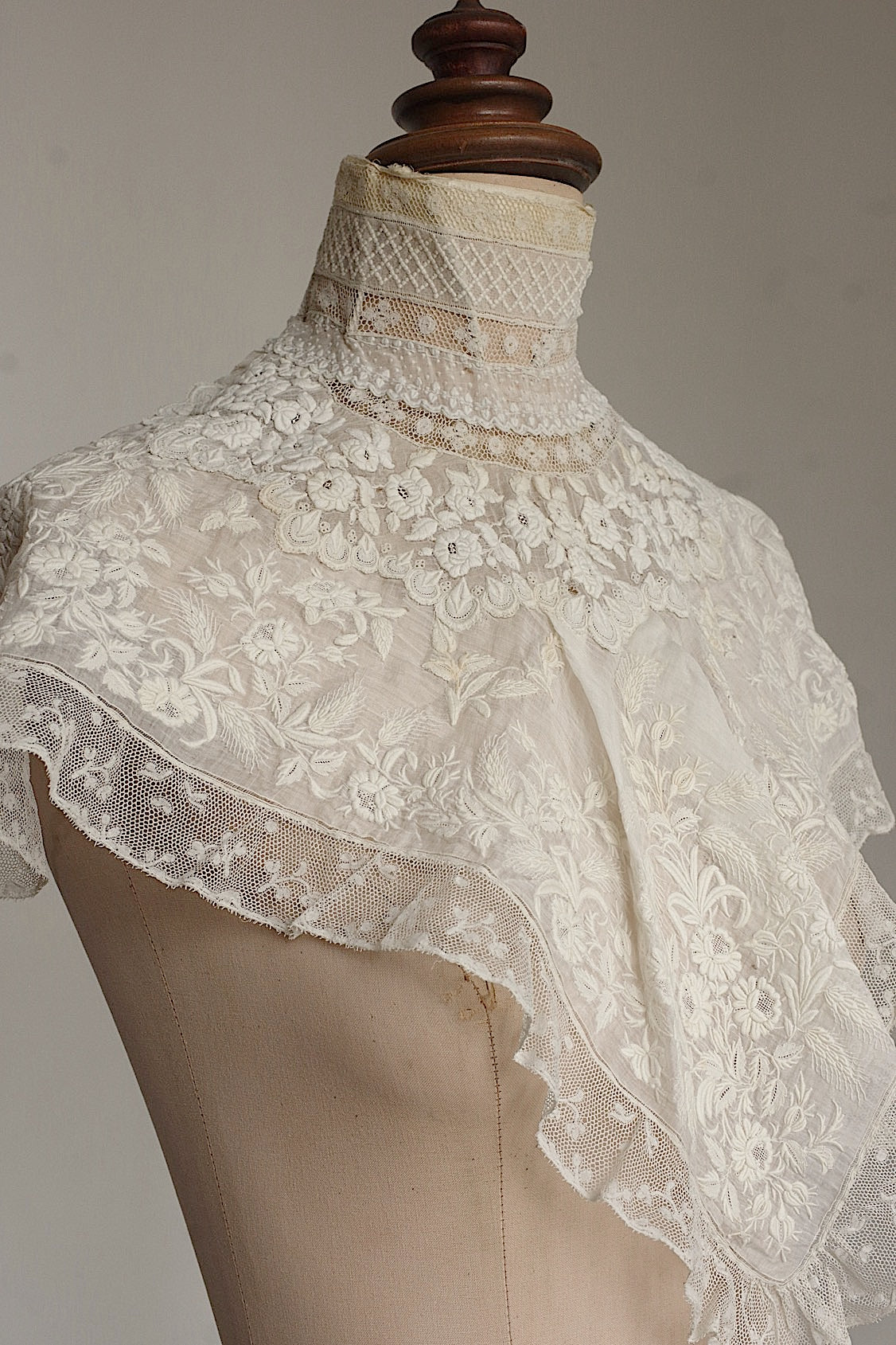 Antique Lace (dentelle ancienne) Collar 4