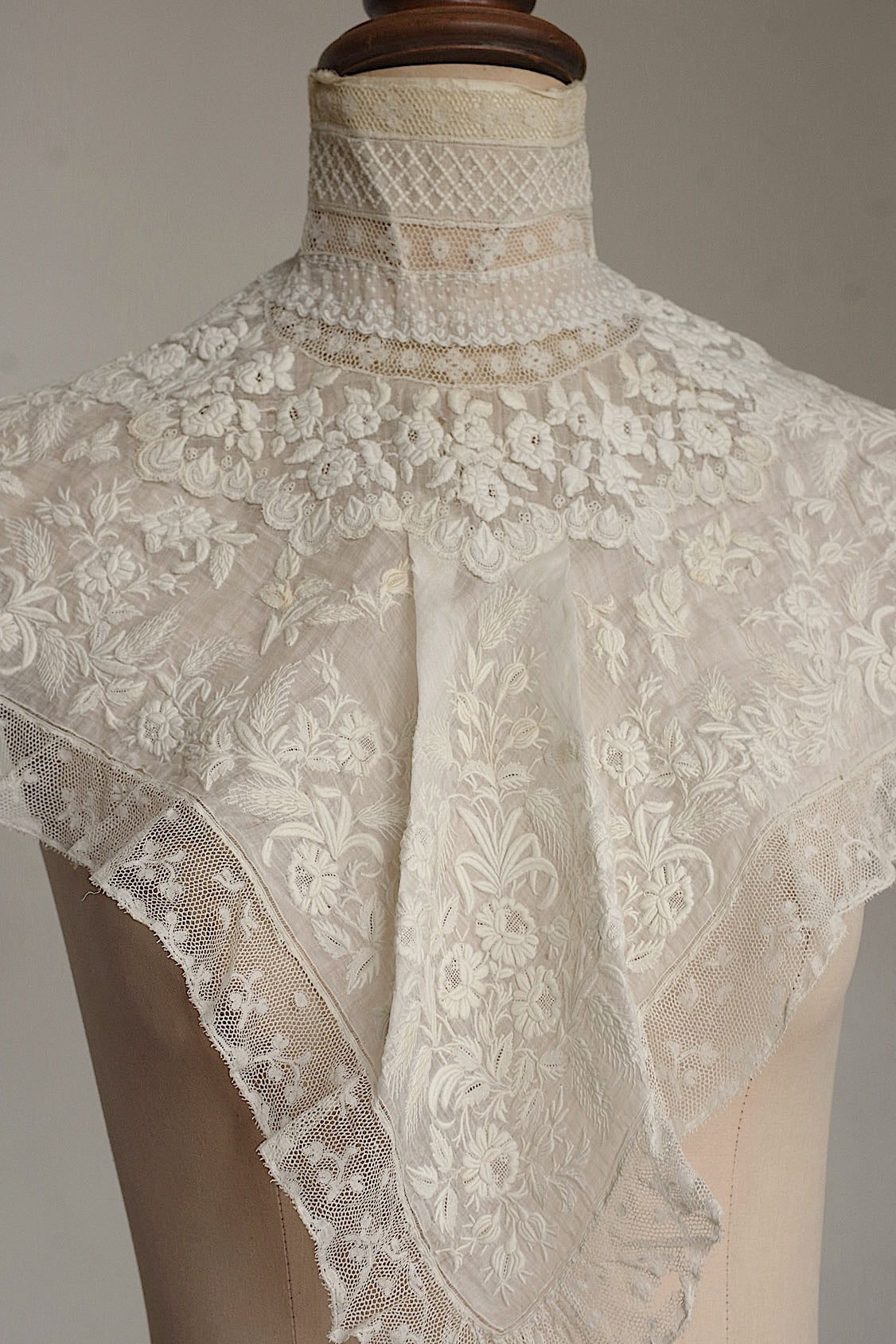 Antique Lace (dentelle ancienne) Collar 4