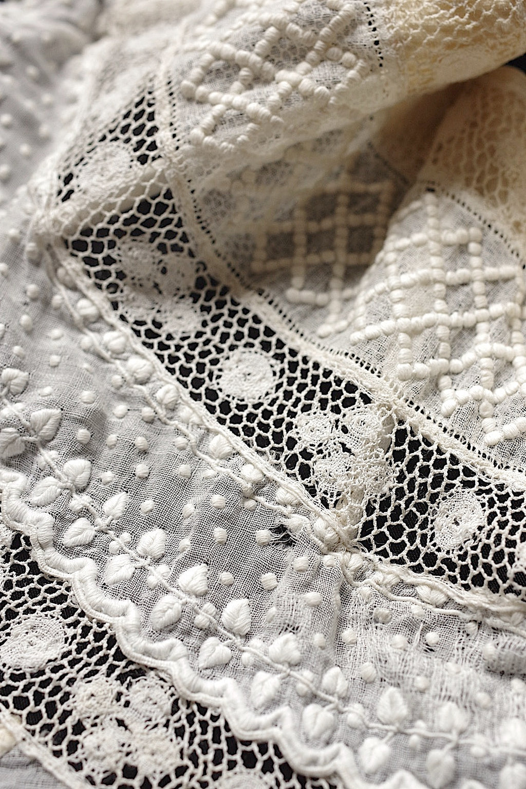 Antique Lace (dentelle ancienne) Collar 4