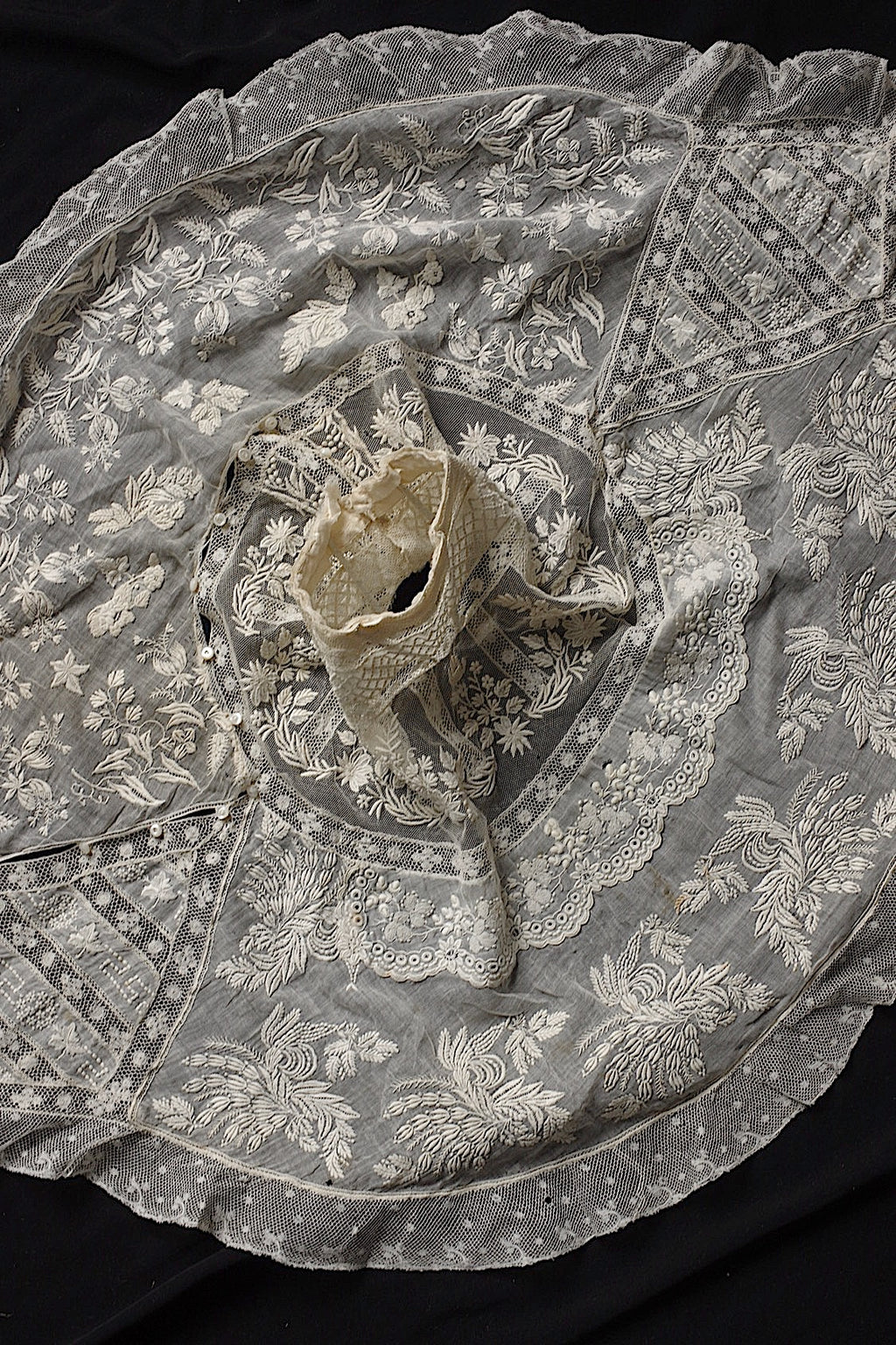 Antique Lace (dentelle ancienne) Collar 5