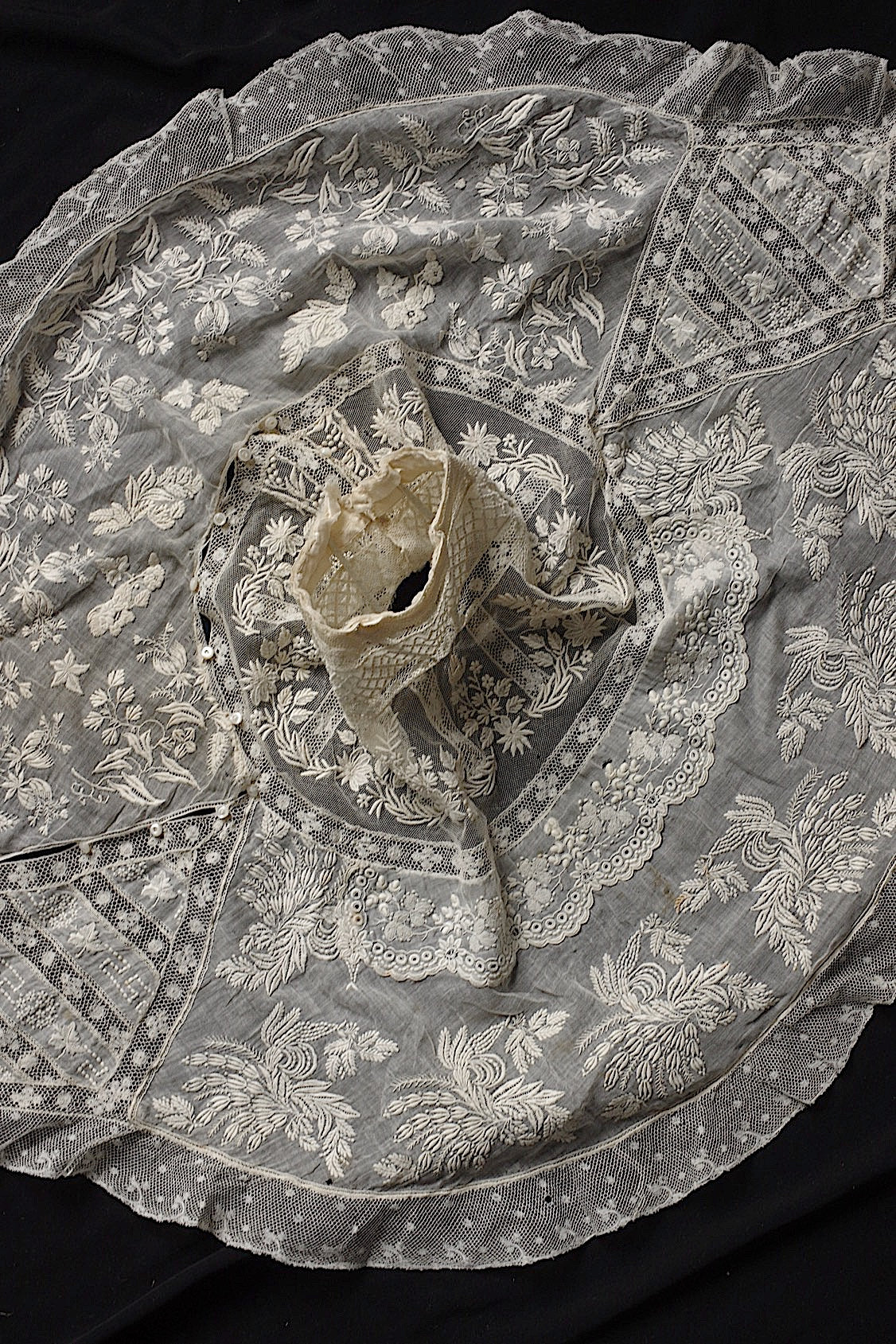 Antique Lace (dentelle ancienne) Collar 5
