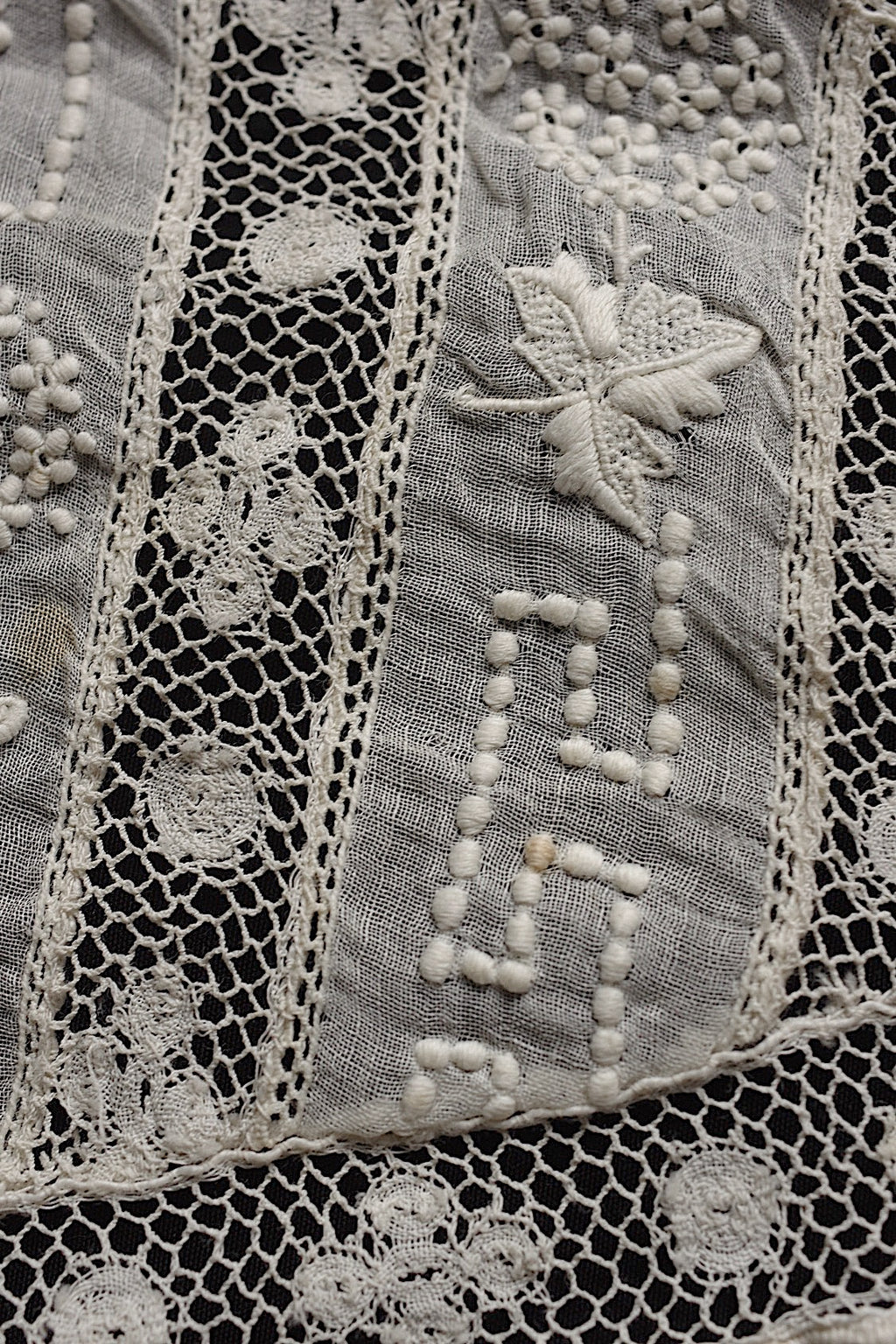 Antique Lace (dentelle ancienne) Collar 5