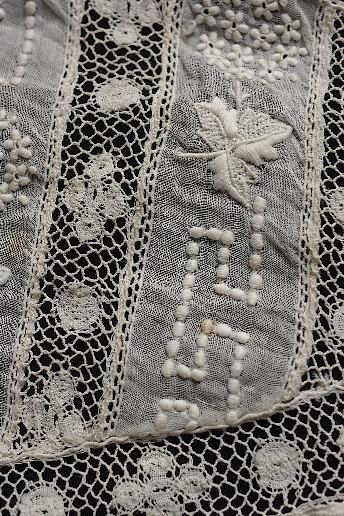 Antique Lace (dentelle ancienne) Collar 5