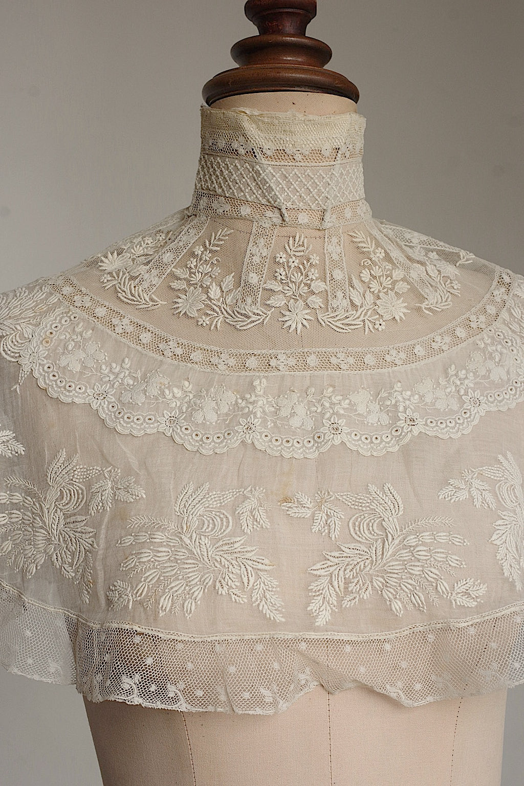 Antique Lace (dentelle ancienne) Collar 5