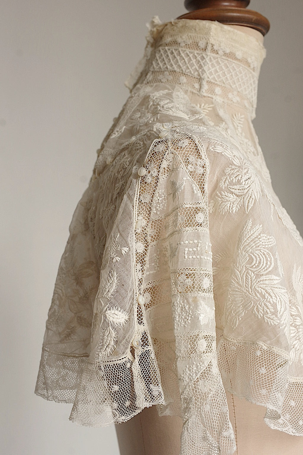 Antique Lace (dentelle ancienne) Collar 5