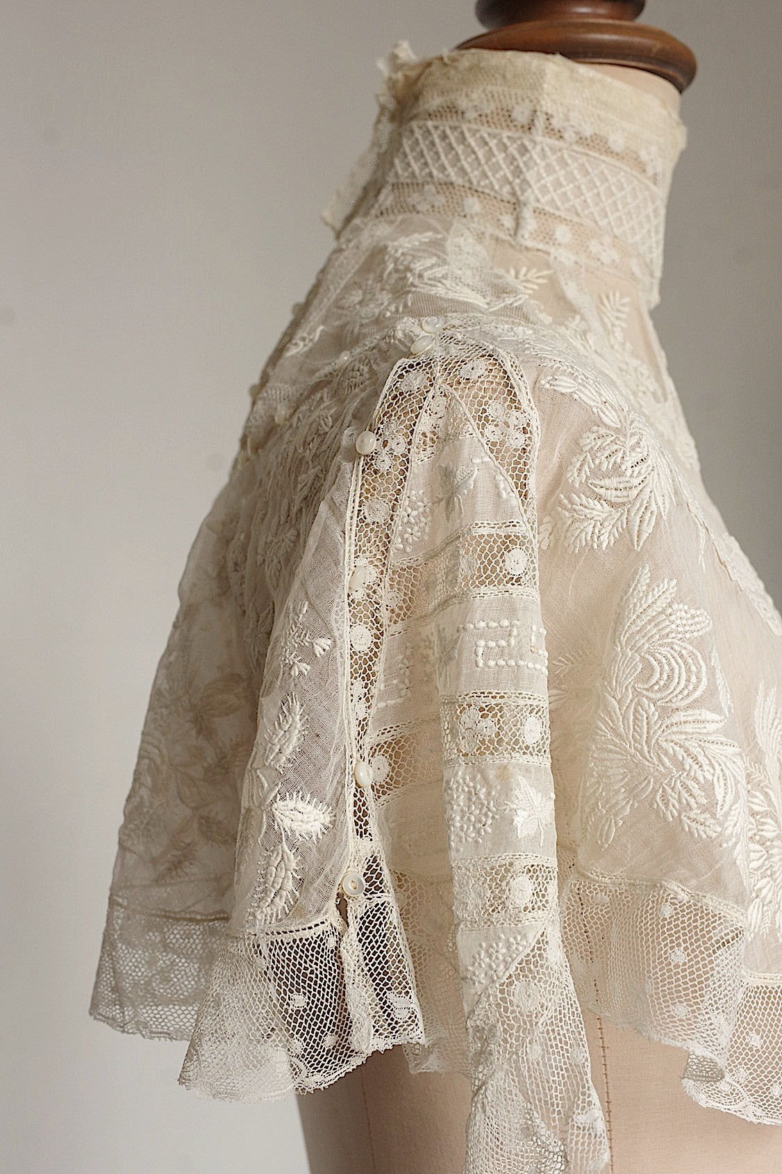 Antique Lace (dentelle ancienne) Collar 5