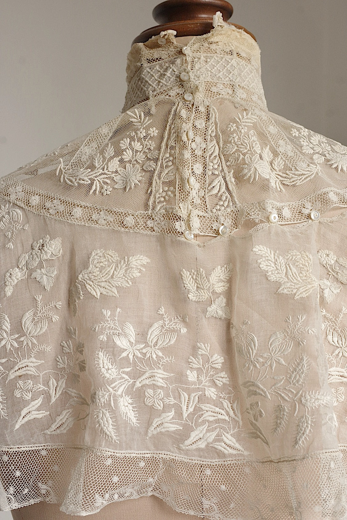 Antique Lace (dentelle ancienne) Collar 5
