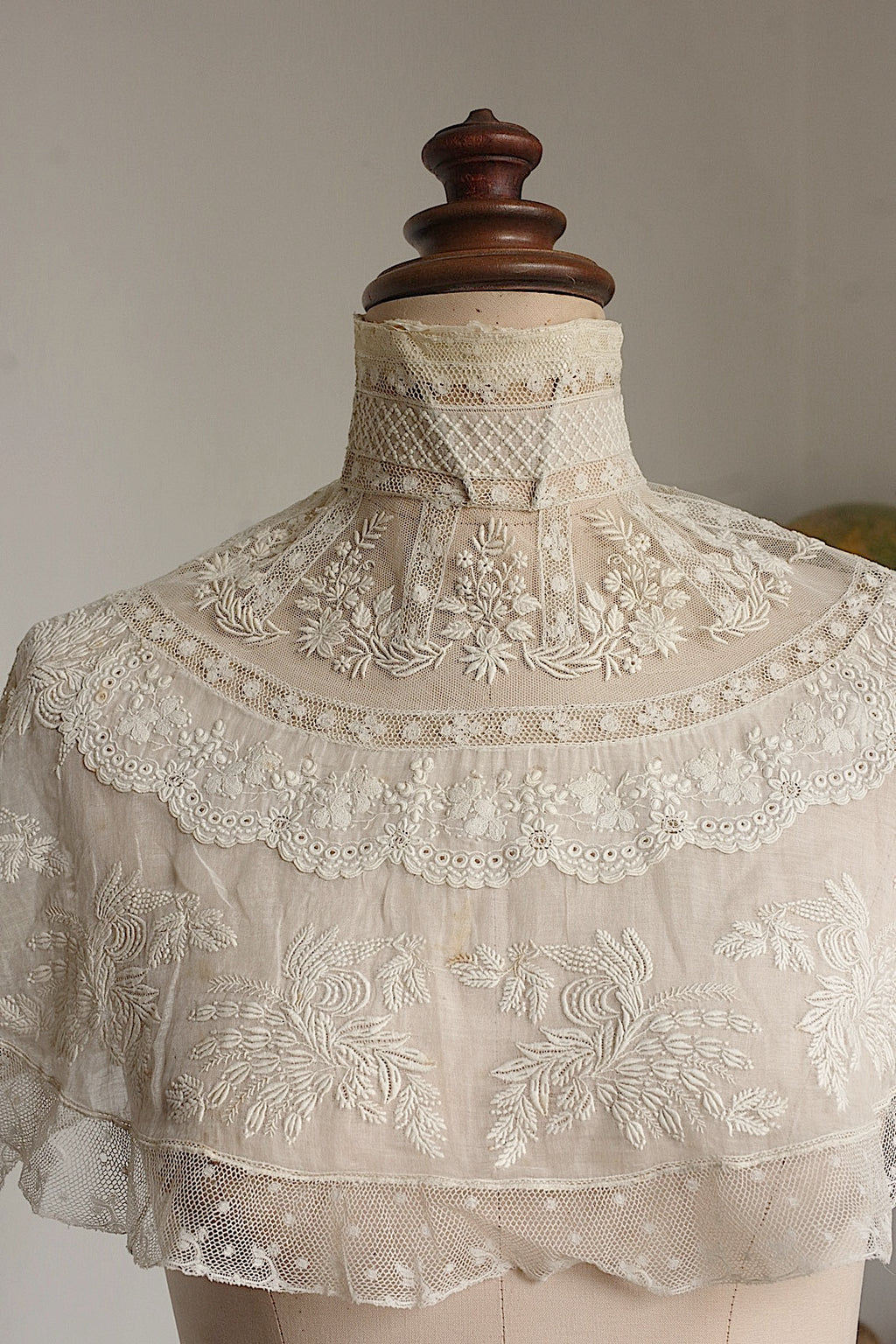 Antique Lace (dentelle ancienne) Collar 5