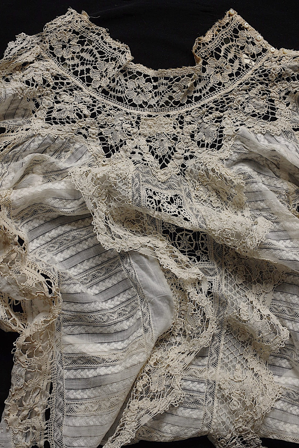 Antique lace clothing vêtement ancien antique 