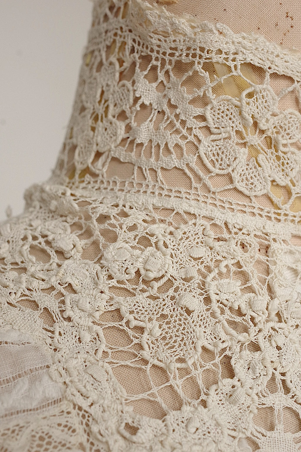 Antique lace clothing vêtement ancien antique 