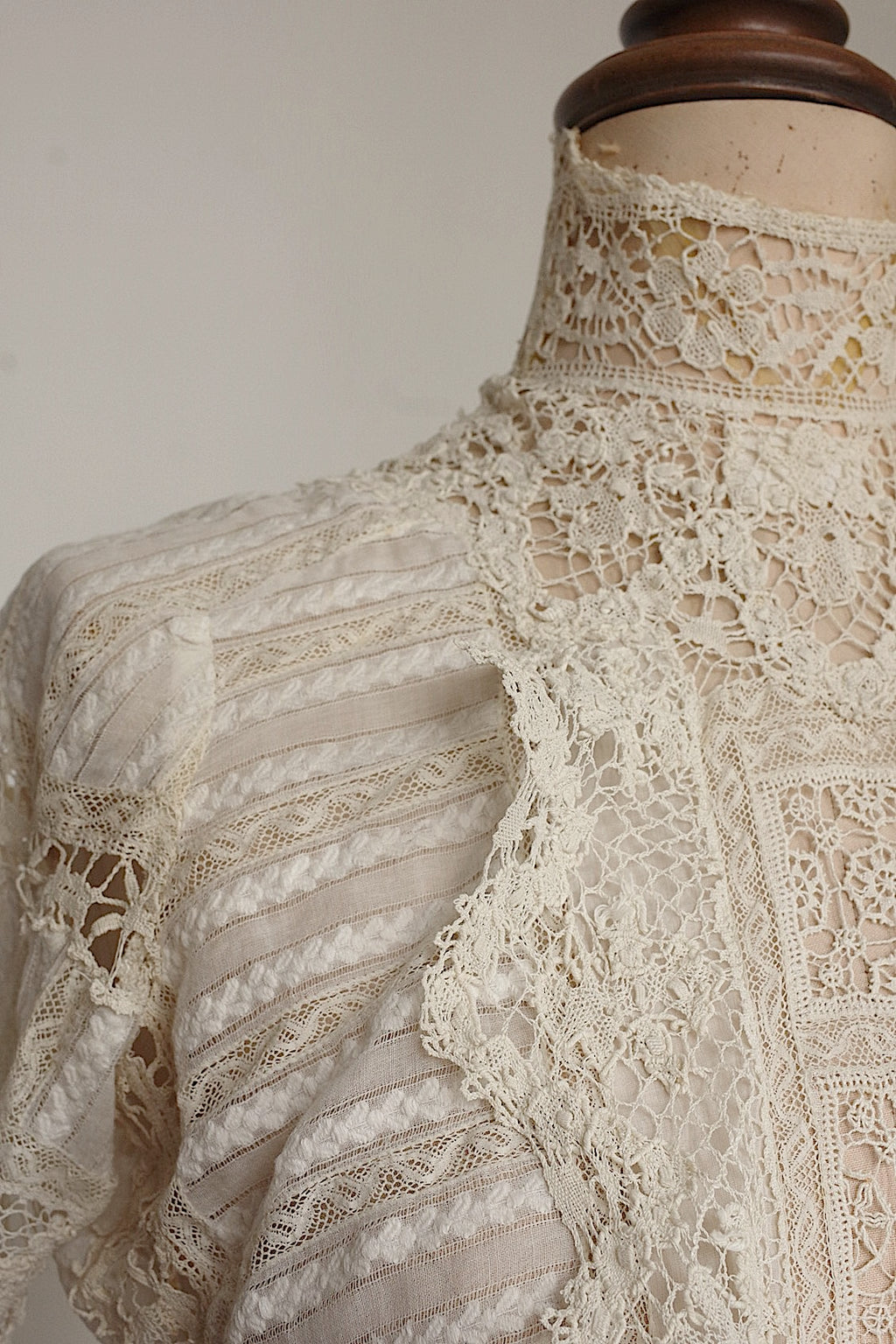 Antique lace clothing vêtement ancien antique 
