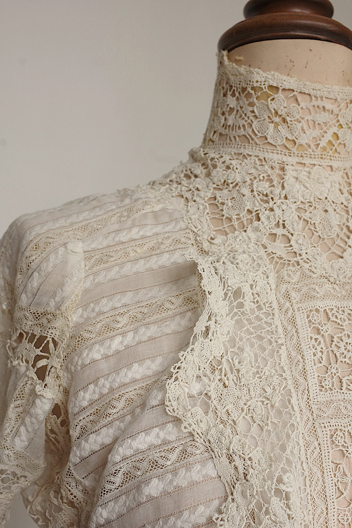 Antique lace clothing vêtement ancien antique 