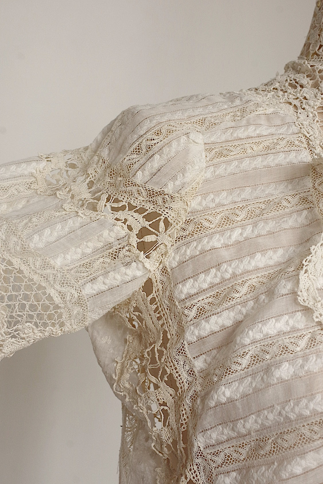 Antique lace clothing vêtement ancien antique 