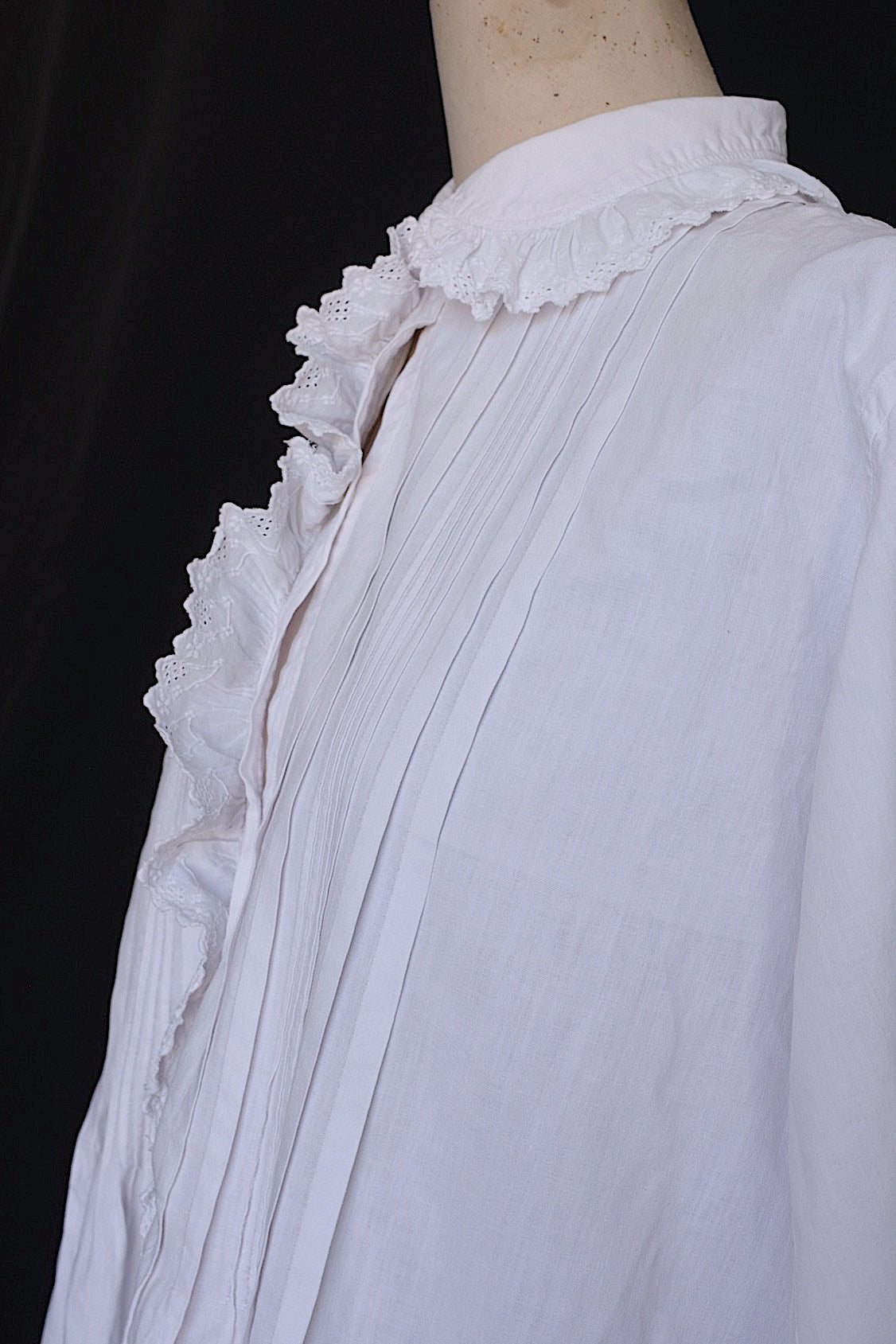 Vestido antiguo de encaje, vêtement ancien, antique