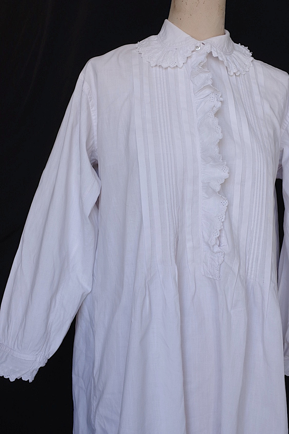 Vestido antiguo de encaje, vêtement ancien, antique