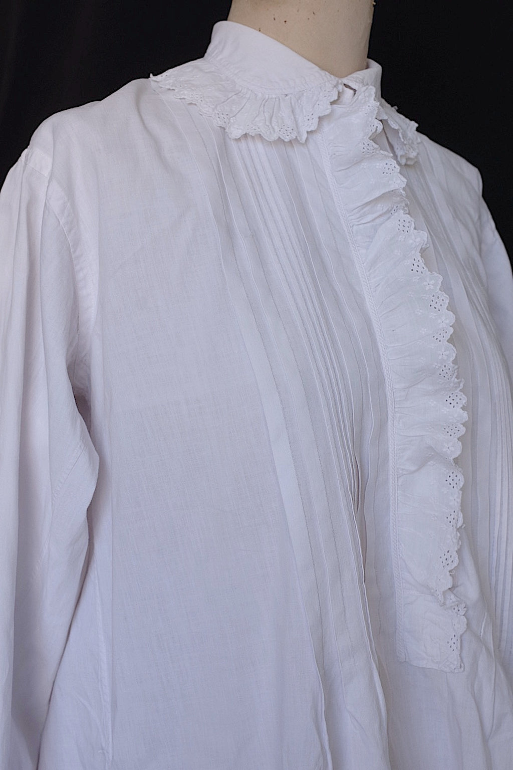 Vestido antiguo de encaje, vêtement ancien, antique