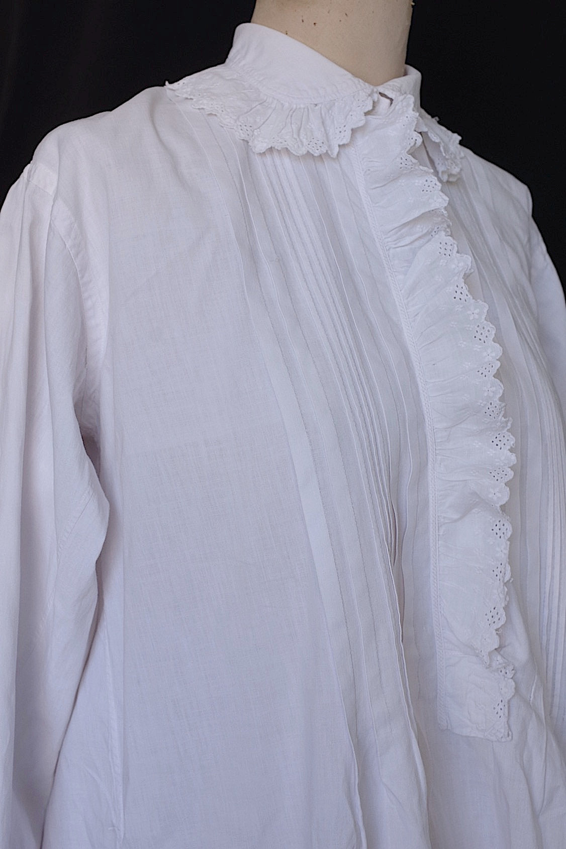 Vestido antiguo de encaje, vêtement ancien, antique