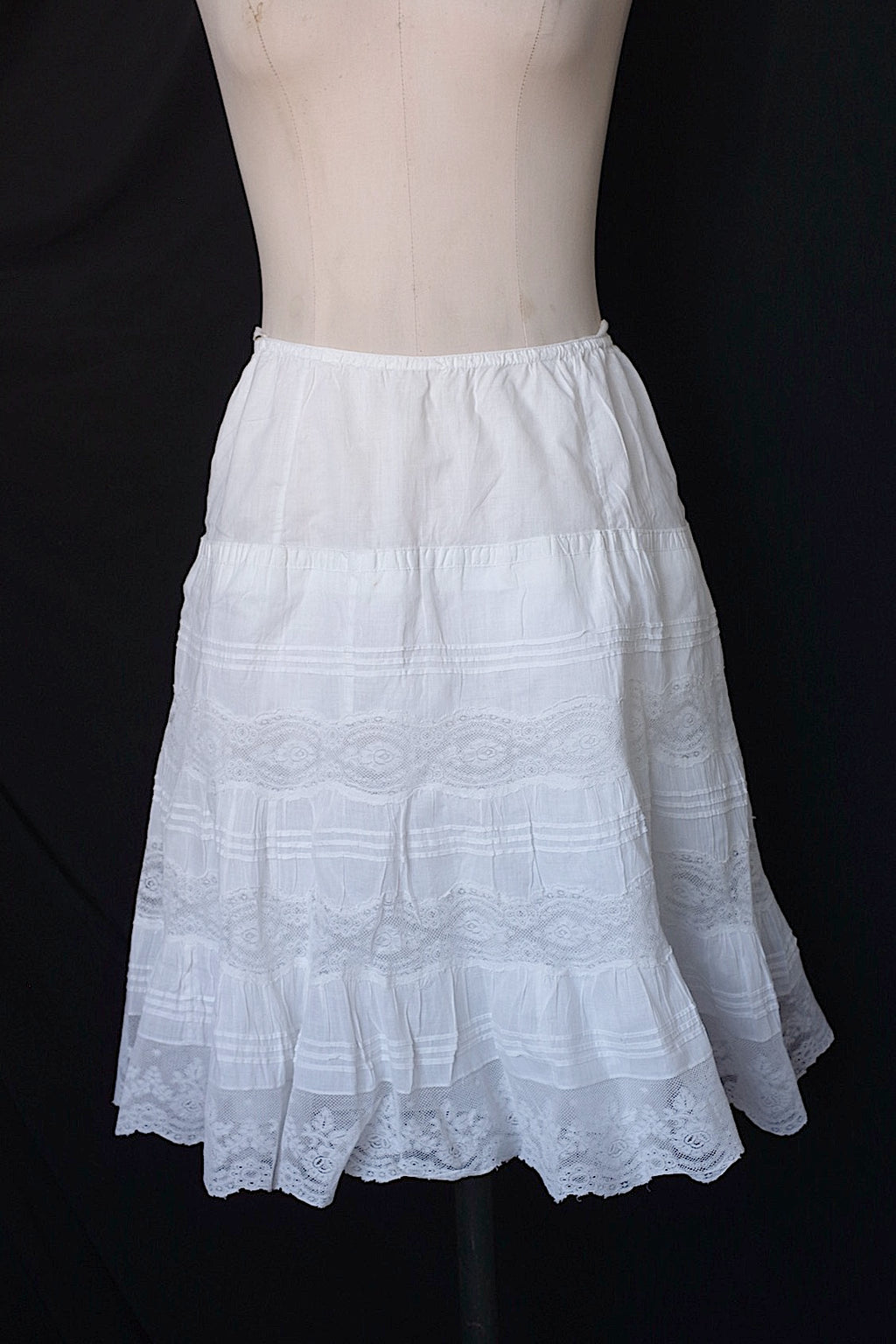 アンティークレース服　vêtement  ancien antique　レーススカート1