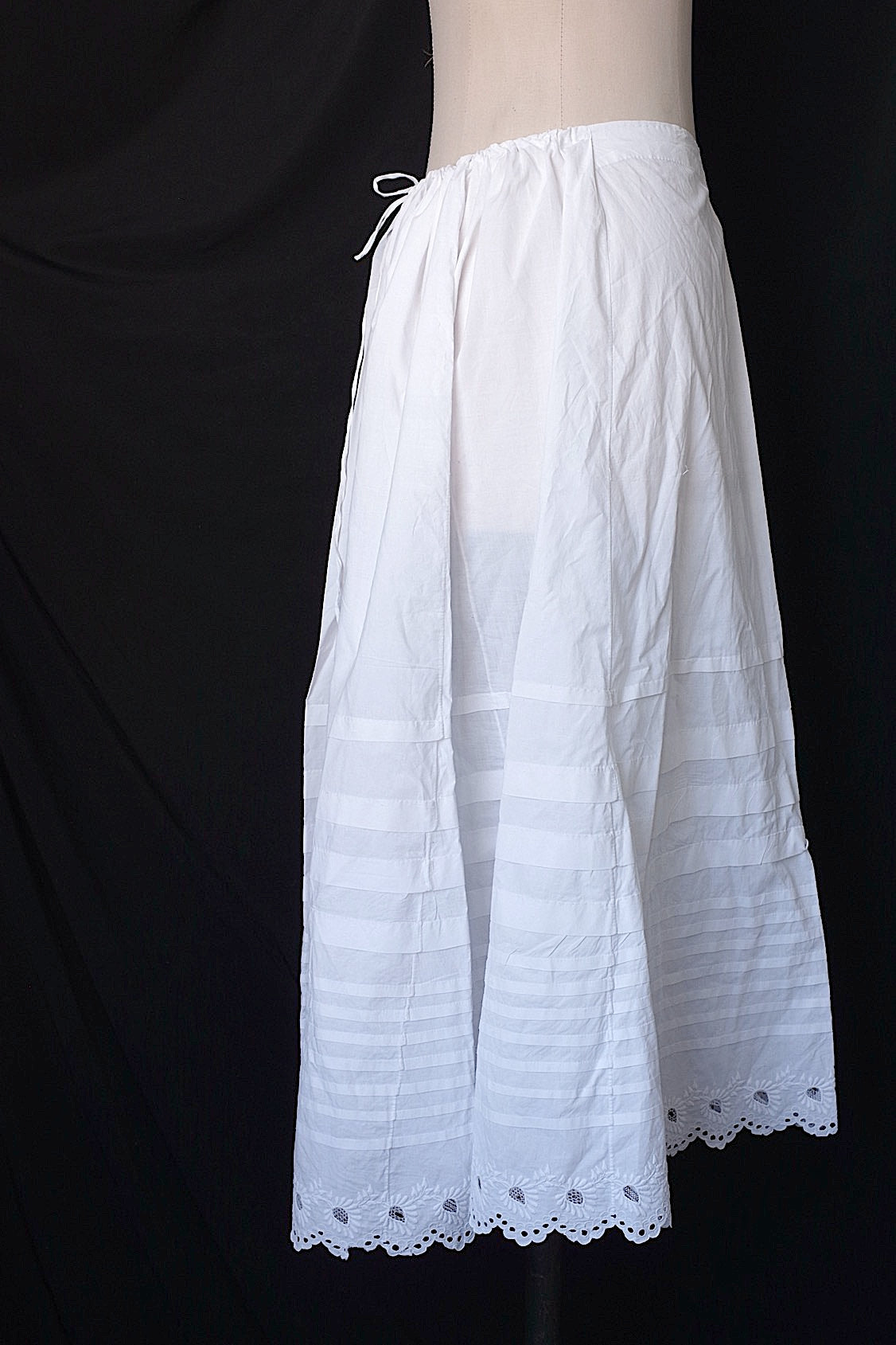 アンティークレース服　vêtement  ancien antique　レーススカート2