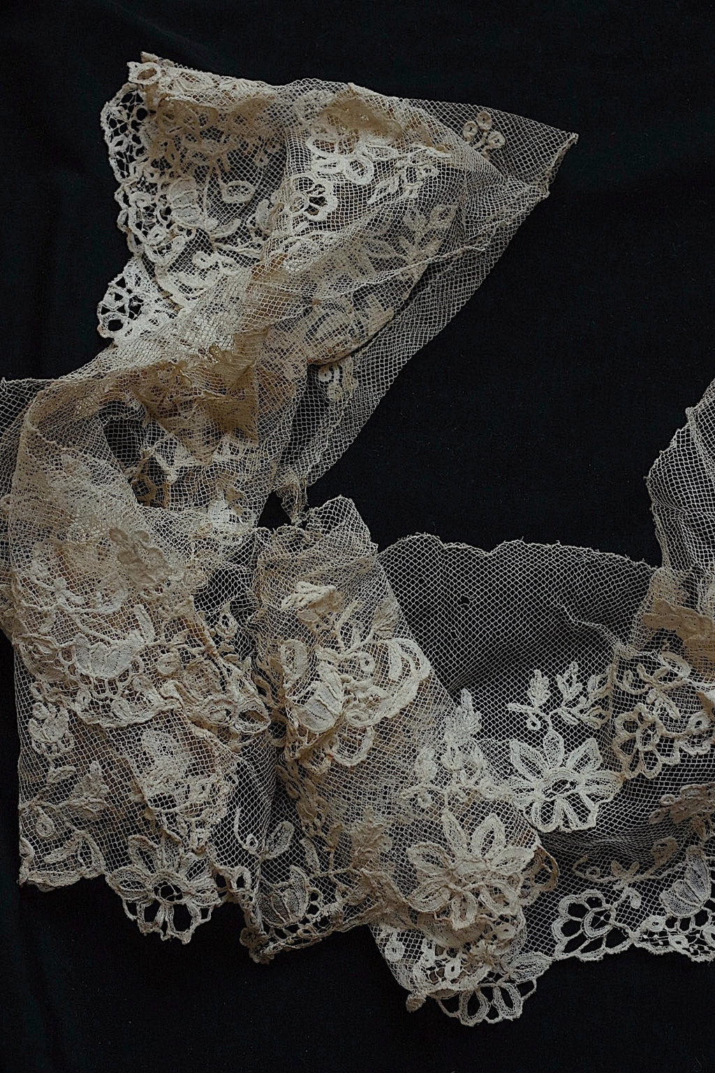 アンティークレース dentelle ancienne 123cm