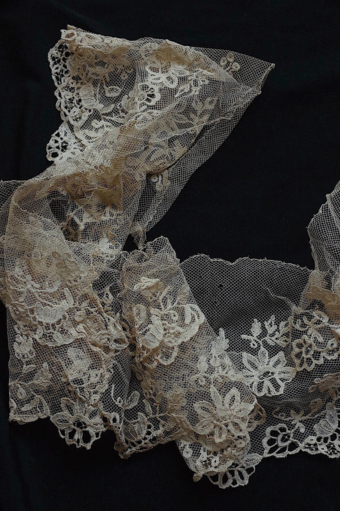 アンティークレース dentelle ancienne 123cm