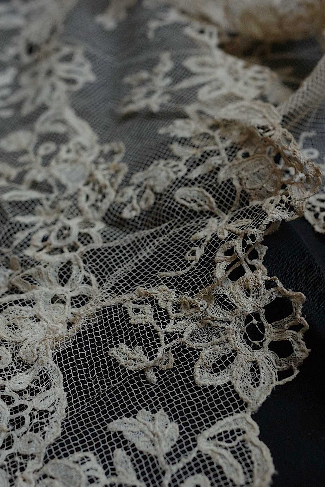 アンティークレース dentelle ancienne 123cm