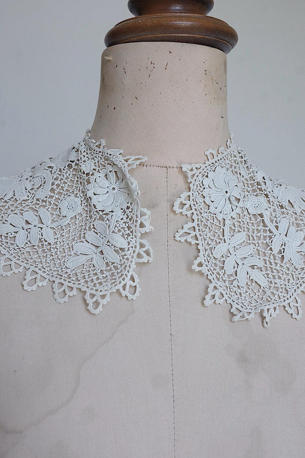 アンティークレース dentelle ancienne 小さめ襟　1